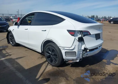 2024 Tesla Model Y from USA, damaged, VIN 7SAYGDEE8RF161370